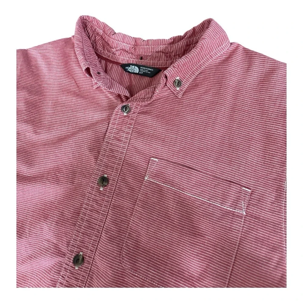 The North Face TNF Men's Small Short Sleeve Red White Stripe Button Up Hiking